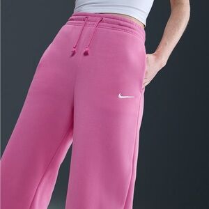 Nike women  Joggers in Pink with Silver Logo